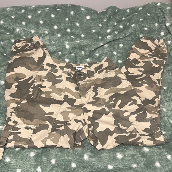 🌷2/30🌷Garage Samll Camo Cargo Pants - Picture 2 of 4